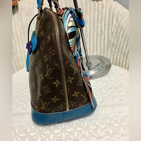 Louis Vuitton Alma - Picture 4 of 16